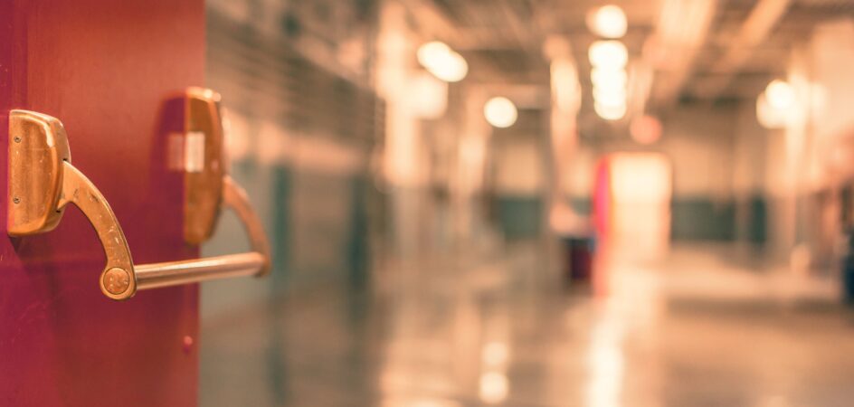 Terveyskeskuksen ovi.