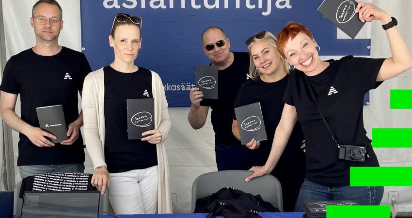 A-klinikkasäätiön henkilöstöä SuomiAreenan teltalla