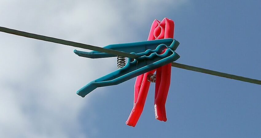 punainen ja sininen pyykkipoika