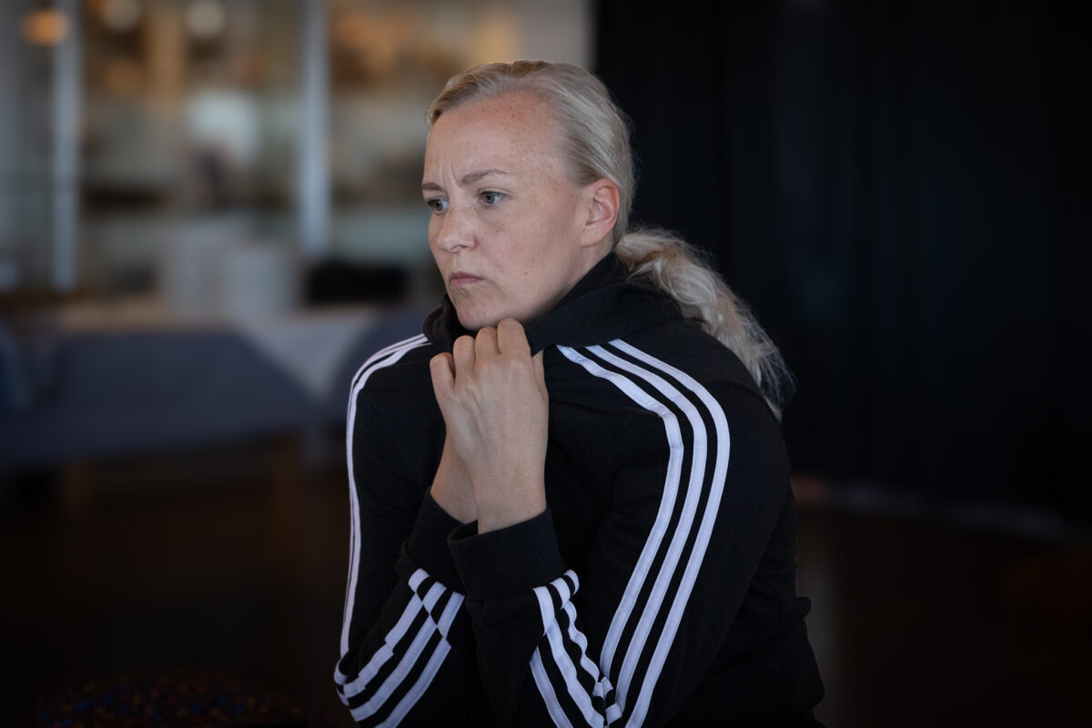 Näyttelijä Elina Aalto 1471 askelta näytelmässä