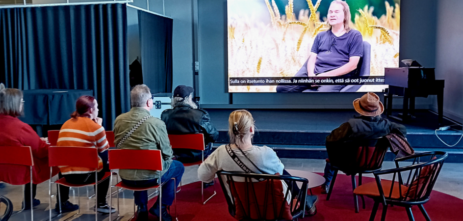 Kokemusasiantuntija Jarin video päihdeongelmiin liittyvästä stigmasta Päihde- ja mielenterveystyön kansalaistapahtumassa Sellon kirjastossa.