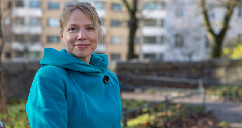 Helsingin päihdepalvelujen päällikkö Pia Pulkkinen potrettikuvassa
