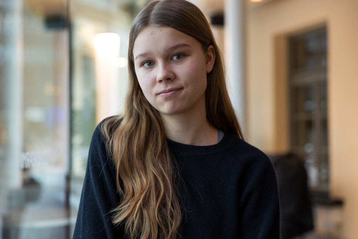 Kuvassa Helga Temonen katsoo kameraan