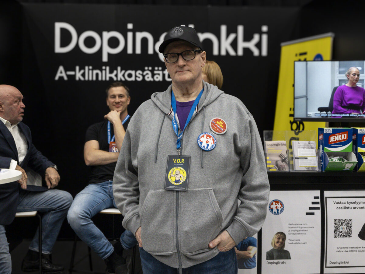 Nordic Fitness Expon perustaja KP Ouramaa A-klinikkasäätiön Dopinlinkin ständillä