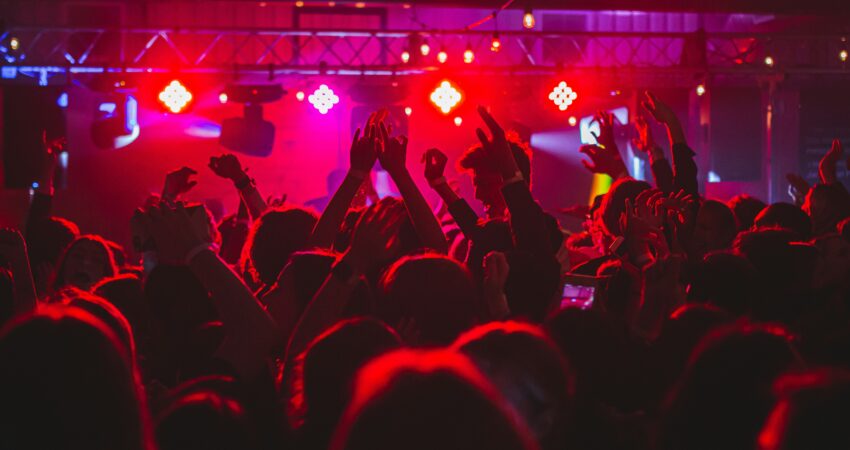 juhlimista ja bailaamista