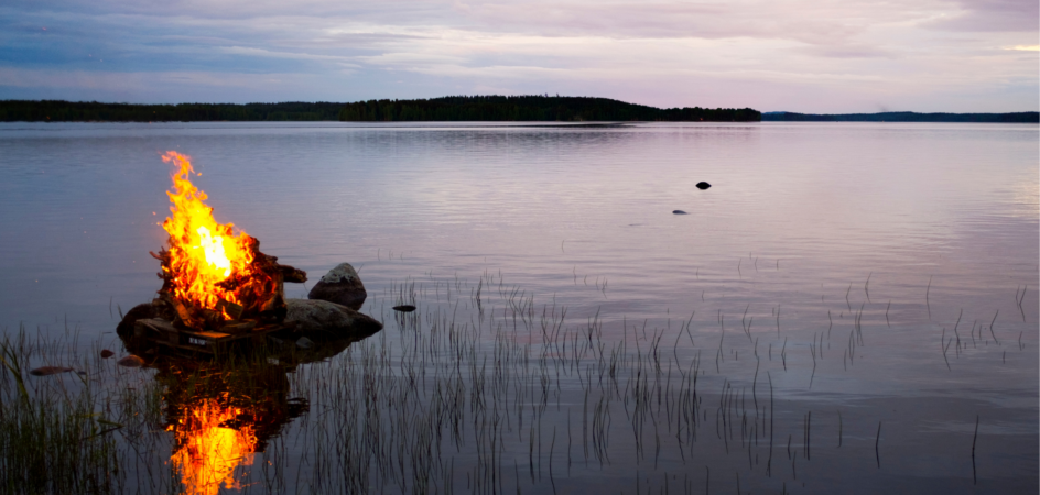 järvimaisema ja kokko vedessä