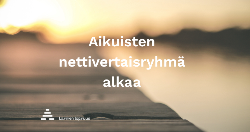 laituri auringonlaskun aikaan