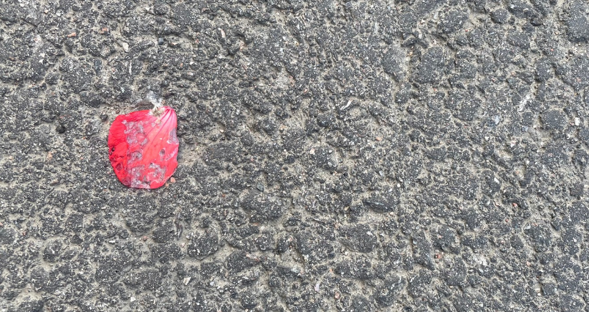irtokynsi asfaltilla
